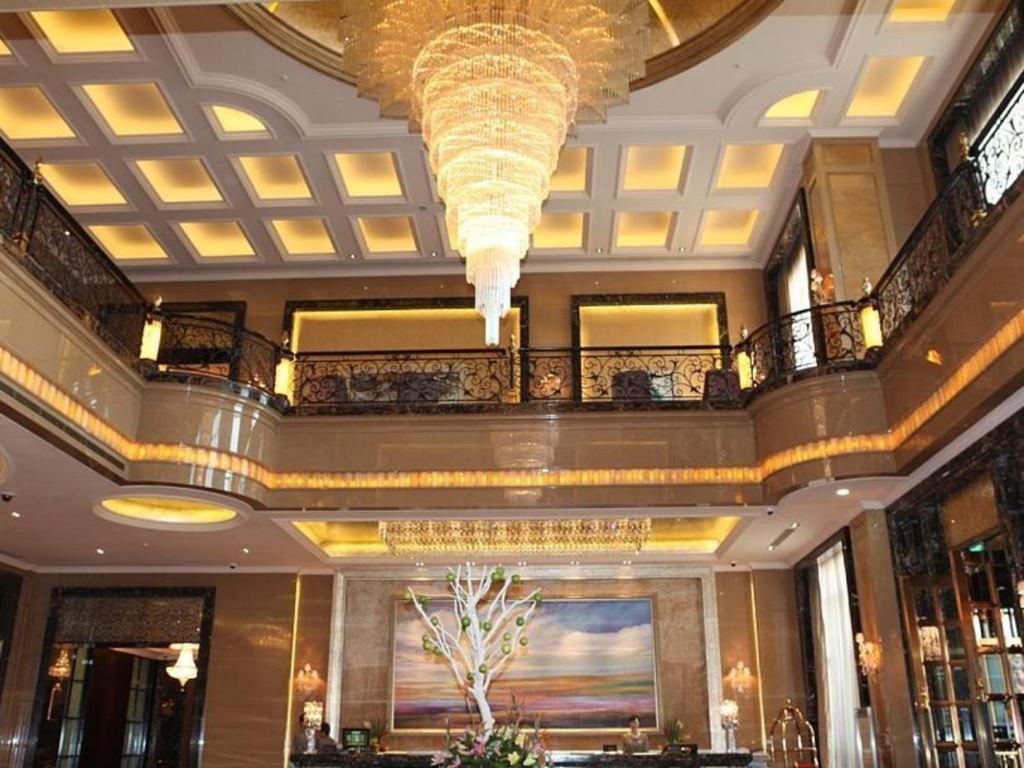 Chateau Starriver Guangzhou Peninsula Hotel Exterior photo